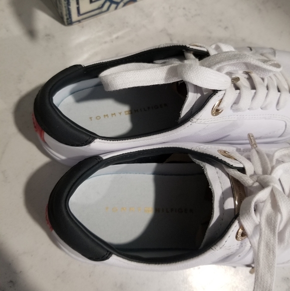 👟 TOMMY HILFIGER WHITE LEATHER SNEAKERS - Picture 9 of 15